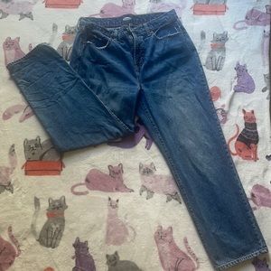 Old Navy size 10 jeans, worn out pockets(styled that way), only been worn twice.